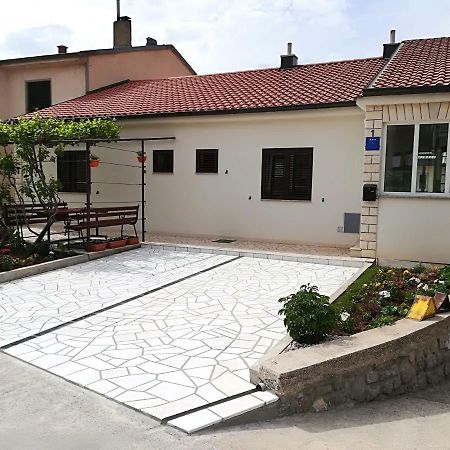 Apartment And Rooms Markovic Senj  Exteriör bild