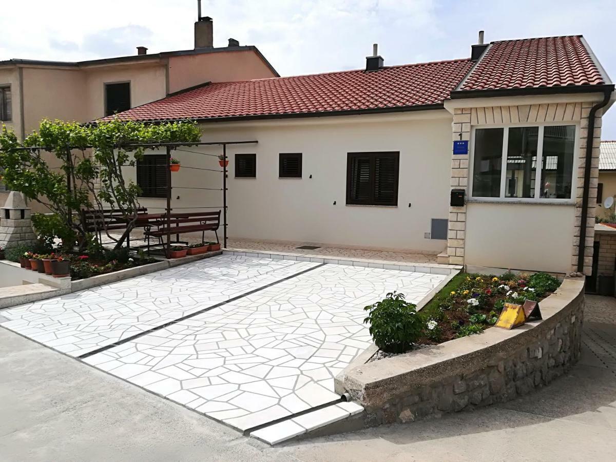 Apartment And Rooms Markovic Senj  Exteriör bild